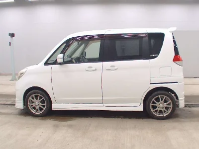 MITSUBISHI DELICA D2