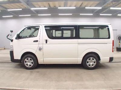 TOYOTA HIACE VAN