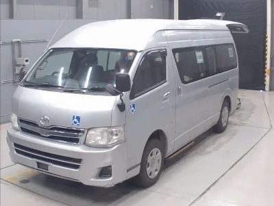 TOYOTA REGIUS VAN