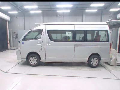 TOYOTA REGIUS VAN