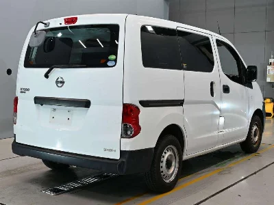 NISSAN NV200
