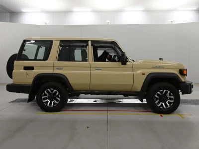 TOYOTA LAND CRUISER
