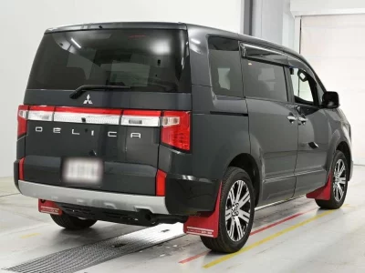 MITSUBISHI DELICA D5