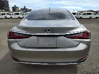 Цена авто Lexus ES300h с аукционов Японии, номер кузова AXZH10, пробег 41 000, оценка 8