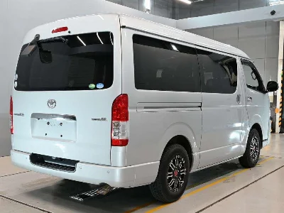 TOYOTA REGIUS VAN