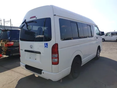 TOYOTA HIACE VAN