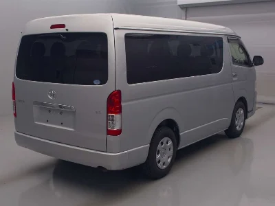 TOYOTA HIACE