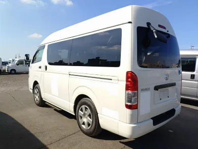 TOYOTA HIACE