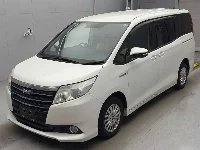Цена авто Toyota Noah с аукционов Японии, номер кузова ZWR80G, пробег 126 000, оценка 8