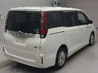 Цена авто Toyota Noah с аукционов Японии, номер кузова ZWR80G, пробег 126 000, оценка 8