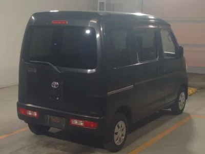 TOYOTA PIXIS VAN