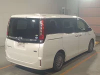 Цена авто Toyota Esquire с аукционов Японии, номер кузова ZWR80G, пробег 189 000, оценка 4