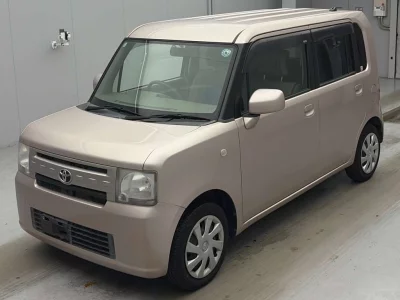 TOYOTA PIXIS SPACE