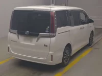 Цена авто Toyota Esquire с аукционов Японии, номер кузова ZWR80G, пробег 203 000, оценка 2