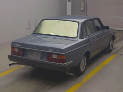 VOLVO 240
