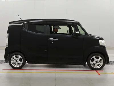 HONDA N BOX SLASH