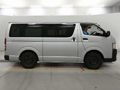 TOYOTA REGIUS VAN