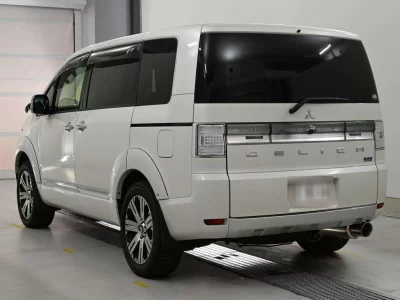 MITSUBISHI DELICA D5