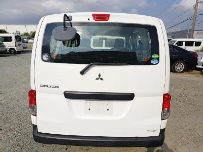 MITSUBISHI DELICA WAGON