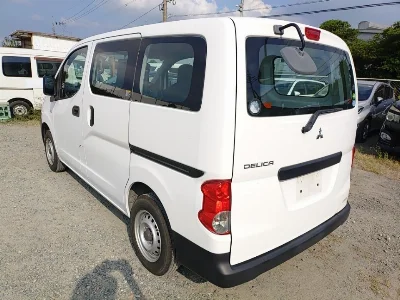MITSUBISHI DELICA WAGON