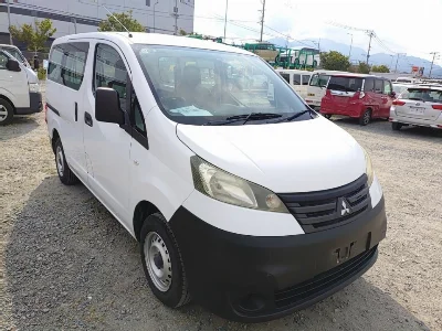 MITSUBISHI DELICA WAGON
