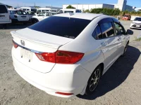 Цена авто Honda Grace с аукционов Японии, номер кузова GM6, пробег 135 000, оценка 8