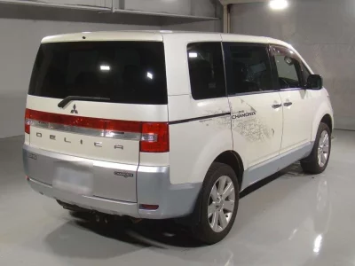MITSUBISHI DELICA D5