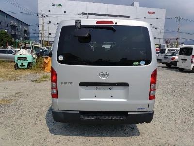 TOYOTA HIACE VAN