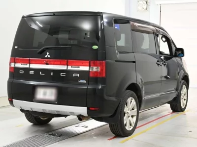 MITSUBISHI DELICA D5