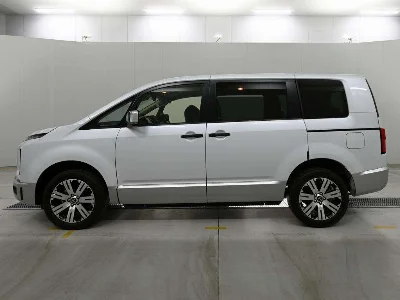 MITSUBISHI DELICA D5
