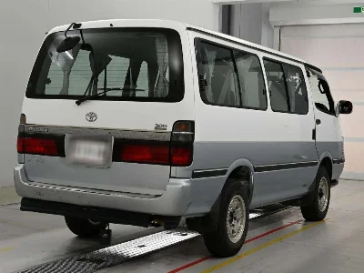 TOYOTA HIACE