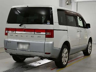 MITSUBISHI DELICA D5