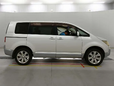 MITSUBISHI DELICA D5