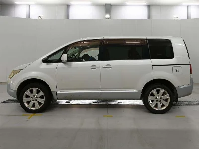 MITSUBISHI DELICA D5
