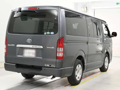 TOYOTA REGIUS VAN