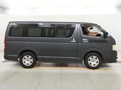 TOYOTA REGIUS VAN