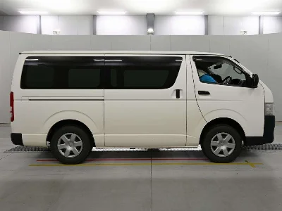 TOYOTA REGIUS VAN