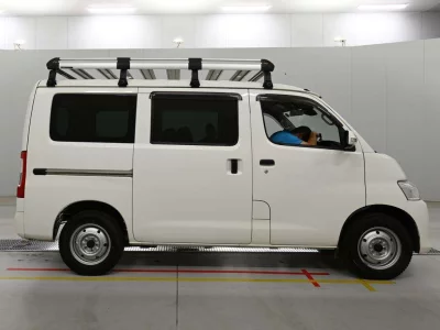 MAZDA BONGO VAN