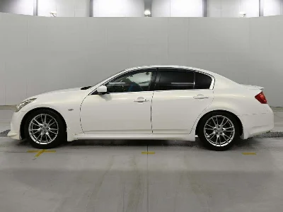 NISSAN SKYLINE