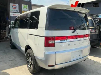 MITSUBISHI DELICA D5