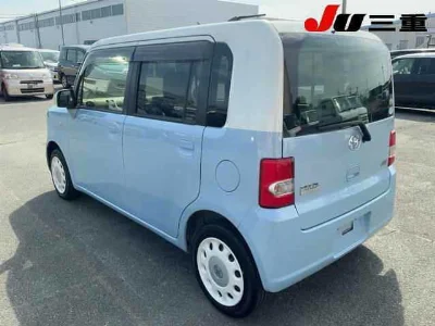 TOYOTA PIXIS SPACE