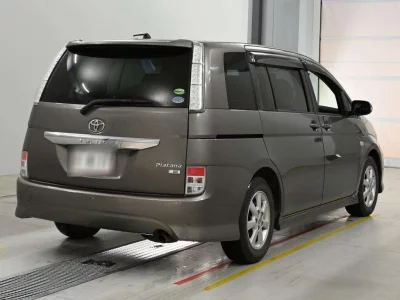 TOYOTA ISIS