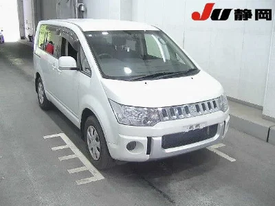 MITSUBISHI DELICA D5