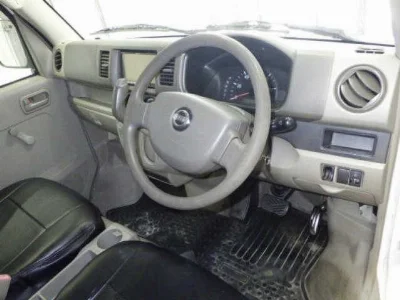 NISSAN CLIPPER VAN