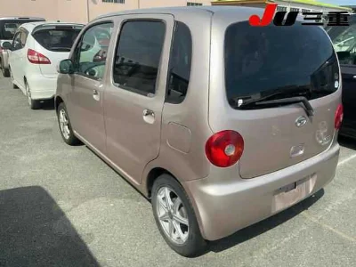 DAIHATSU MOVE LATTE
