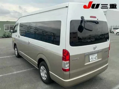 TOYOTA HIACE