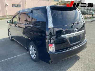 TOYOTA ISIS