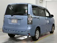 Цена авто Toyota Voxy с аукционов Японии, номер кузова ZRR70G, пробег 103 000, оценка 6