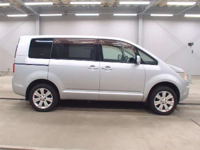 MITSUBISHI DELICA D5