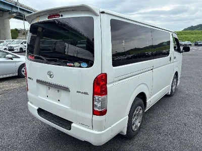 TOYOTA HIACE VAN